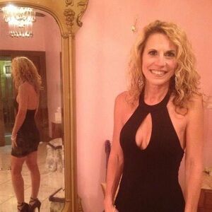 Black halter style mini with keyhole front. Snap closure at neck